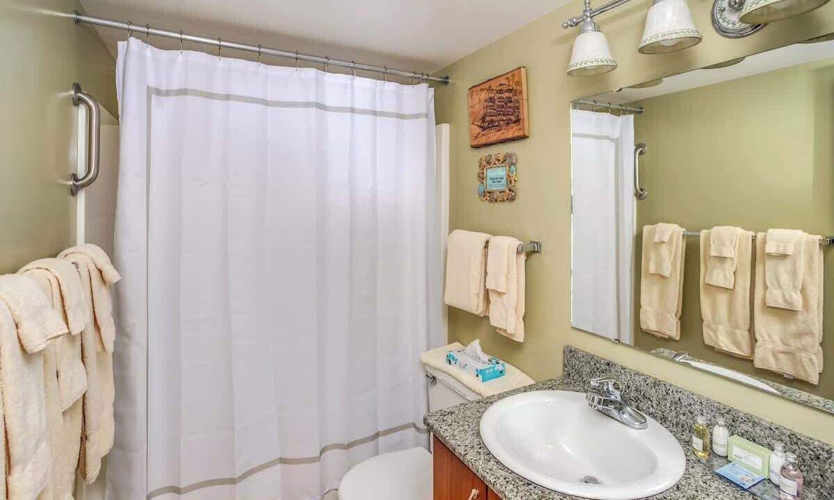 Photo of Bathroom in Gearhart