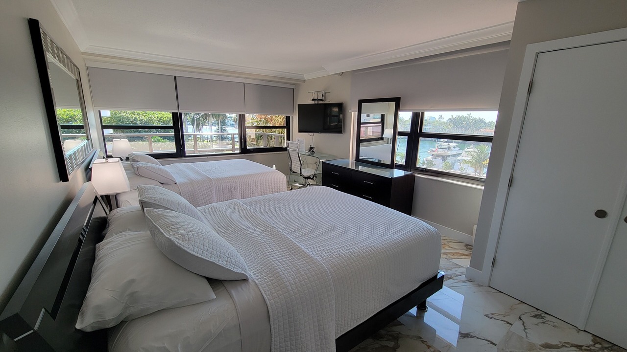 Photo of Bedroom in Mid Beach