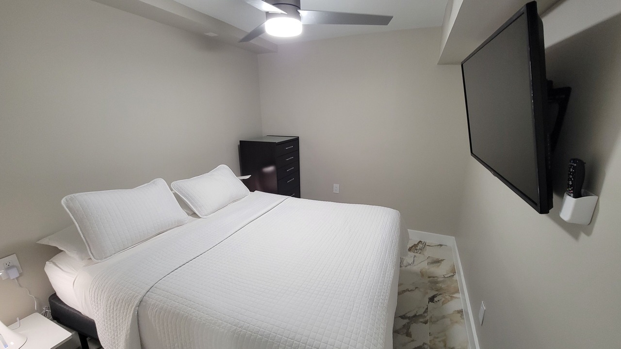 Photo of Bedroom in Mid Beach