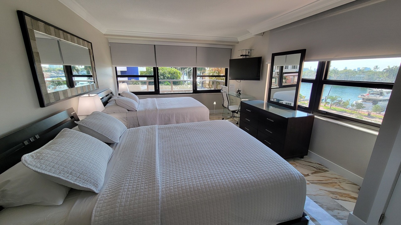 Photo of Bedroom in Mid Beach