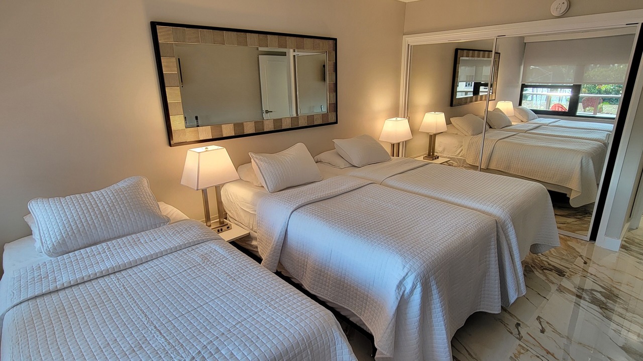 Photo of Bedroom in Mid Beach