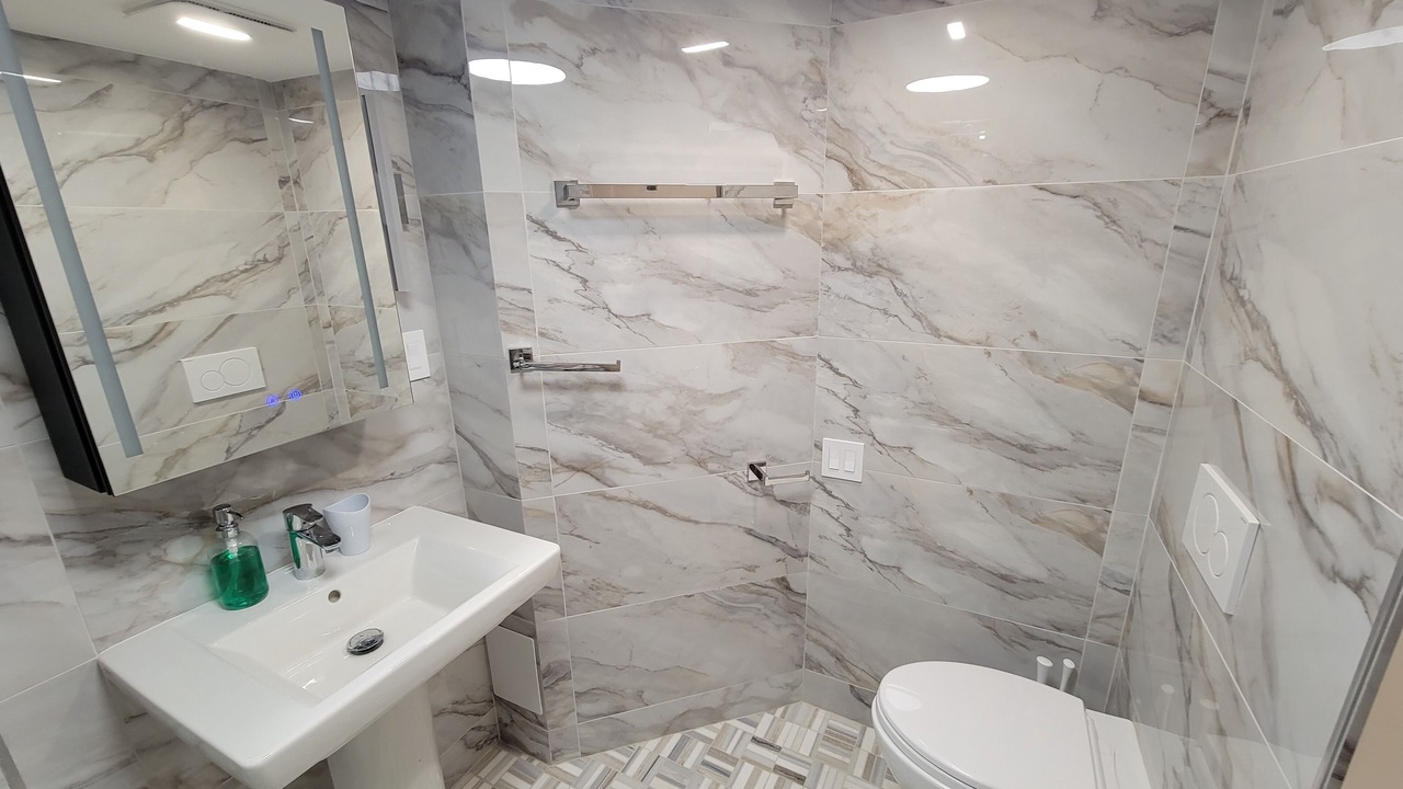 Photo of Bathroom in Mid Beach