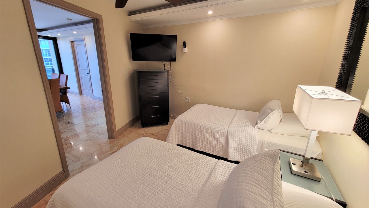 Photo of Bedroom in Mid Beach