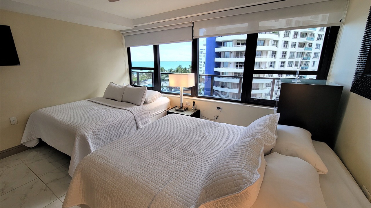 Photo of Bedroom in Mid Beach
