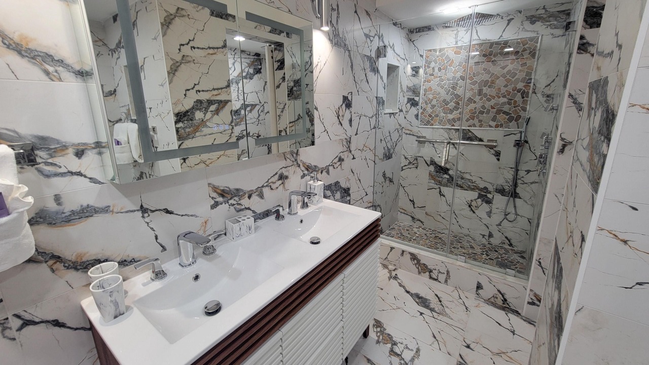 Photo of Bathroom in Mid Beach