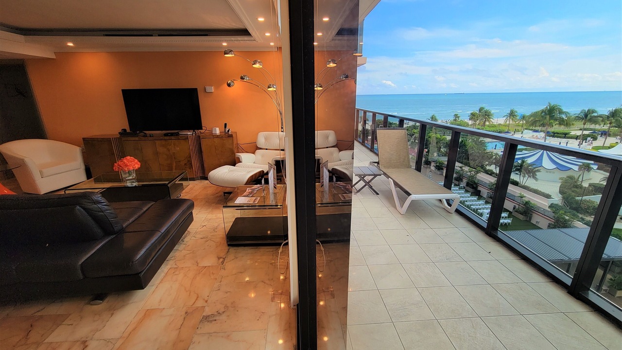 Photo of Livingroom in Mid Beach