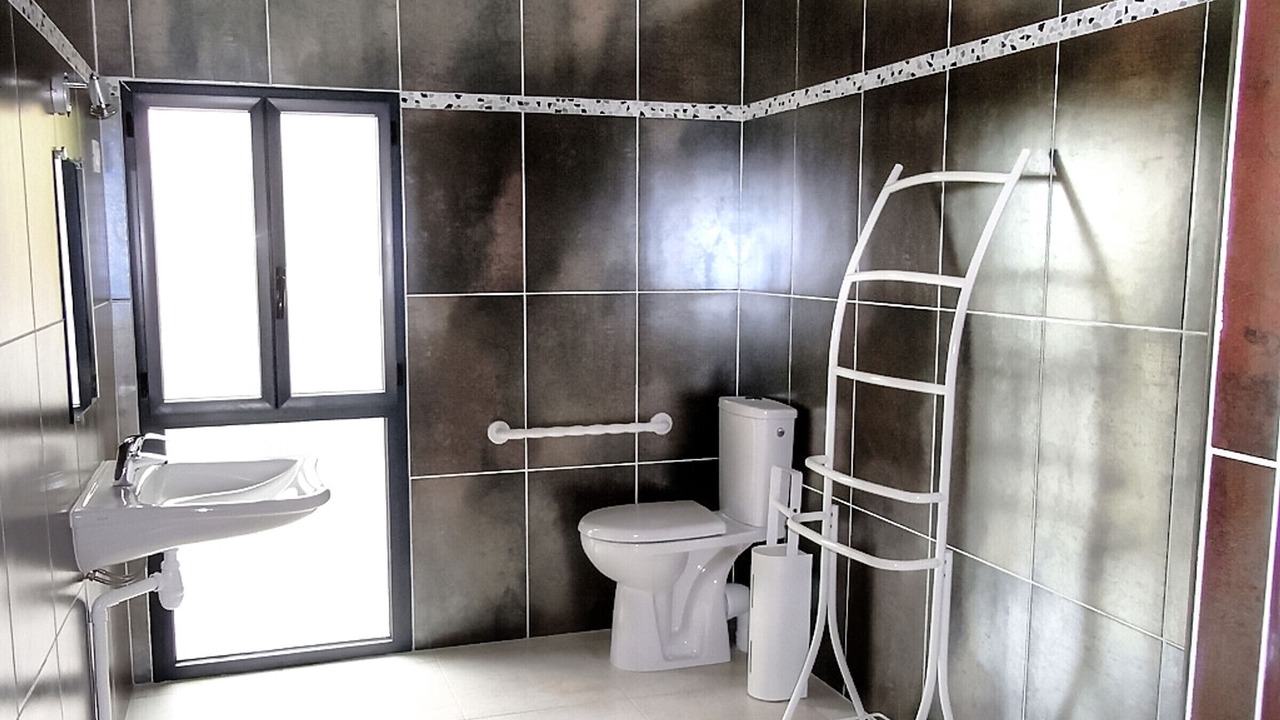 Photo of Bathroom in Saint-Paterne-Racan