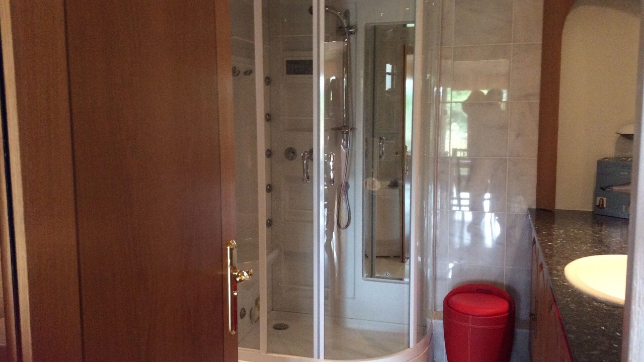 Photo of Bathroom in Probus