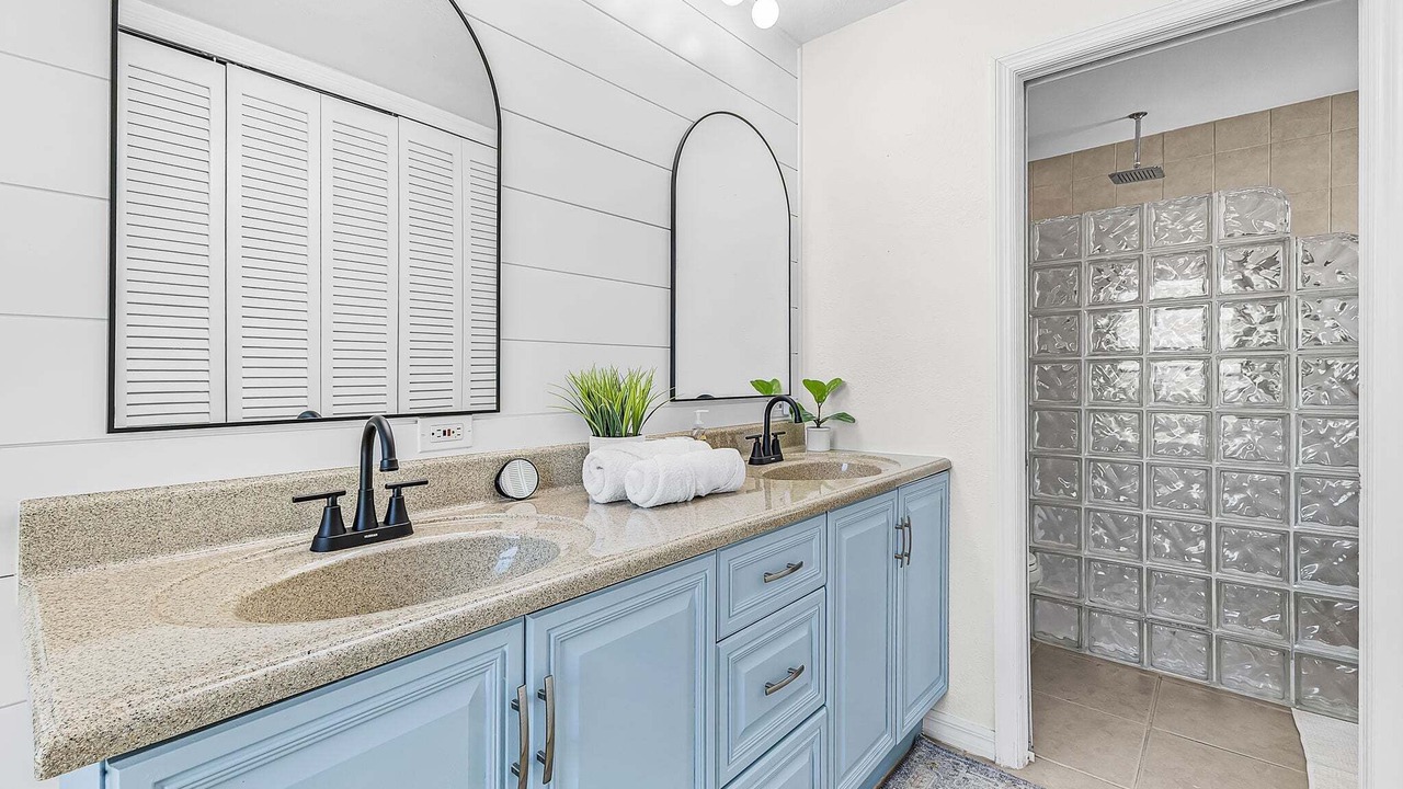 Photo of Bathroom in Caloosahatchee