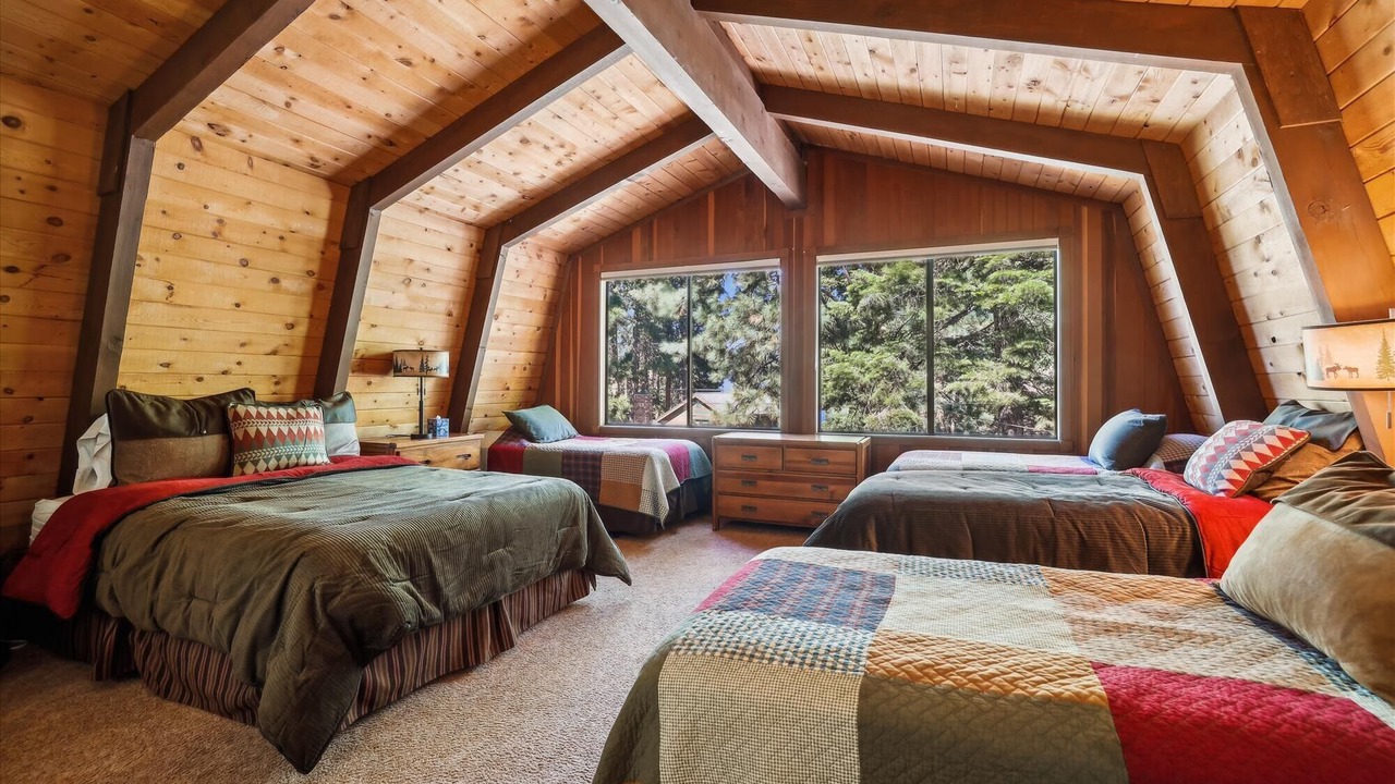 Photo of Bedroom in Lake Forest