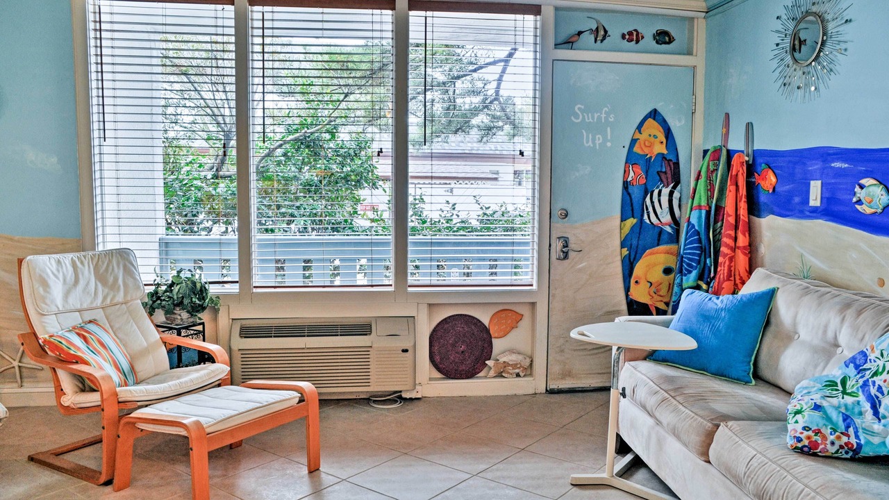 Photo of Livingroom in Northeast Virginia Beach