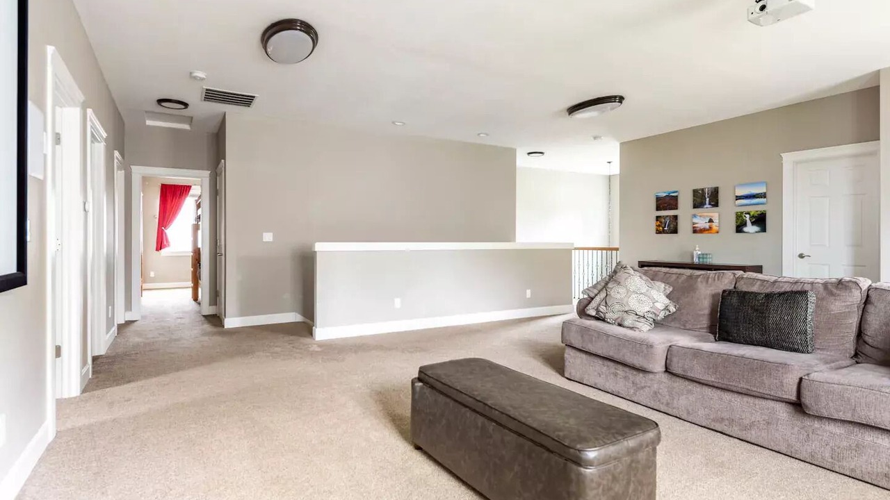 Photo of Livingroom in Hillsboro