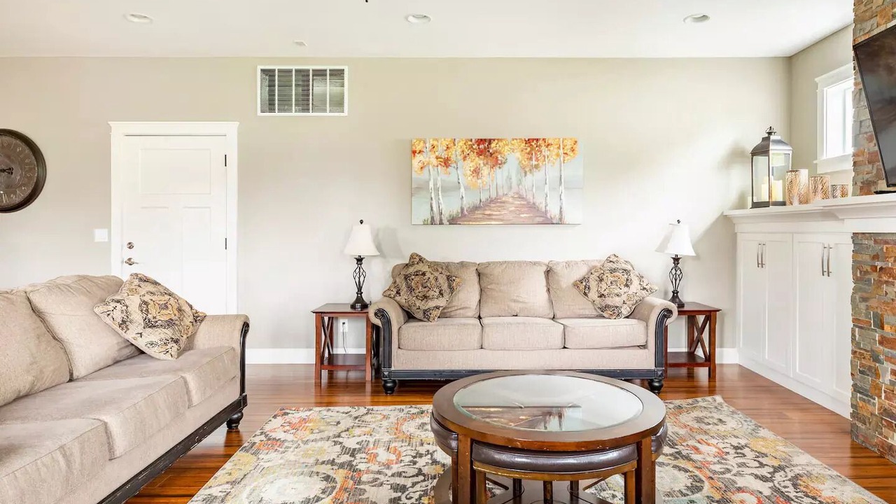 Photo of Livingroom in Hillsboro