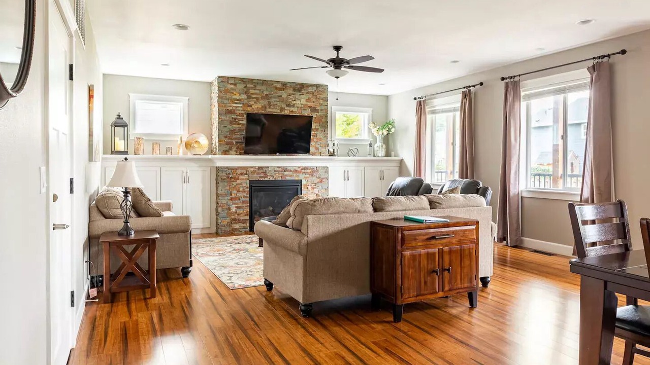 Photo of Livingroom in Hillsboro