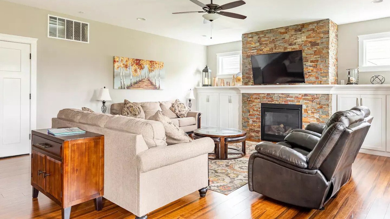 Photo of Livingroom in Hillsboro