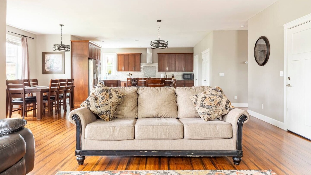 Photo of Livingroom in Hillsboro