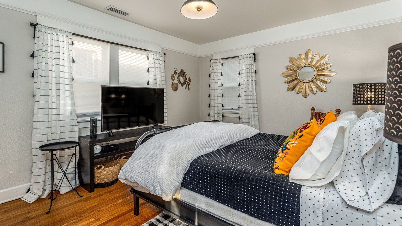 Photo of Bedroom in Altadena