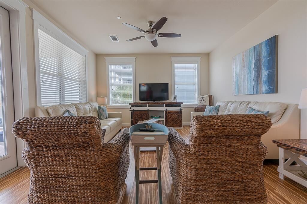 Photo of Livingroom in Red Fish Cove