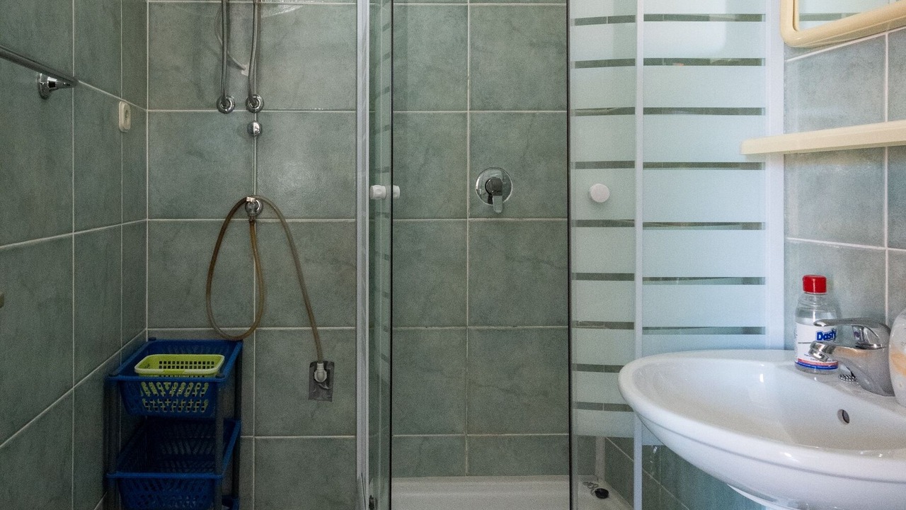 Photo of Bathroom in Petrcane