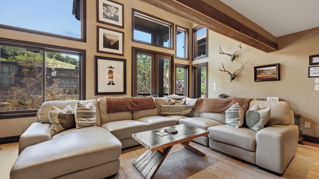Photo of Livingroom in Deer Valley