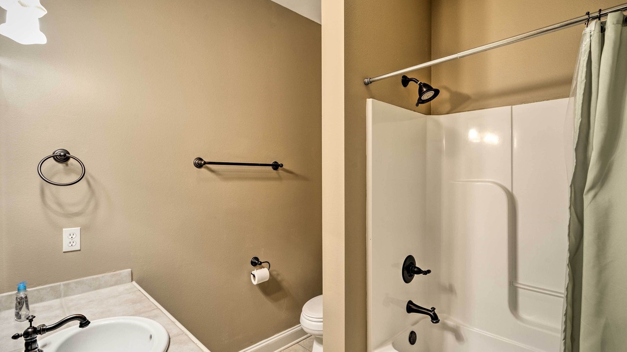 Photo of Bathroom in Oscar