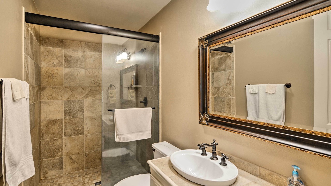 Photo of Bathroom in Oscar