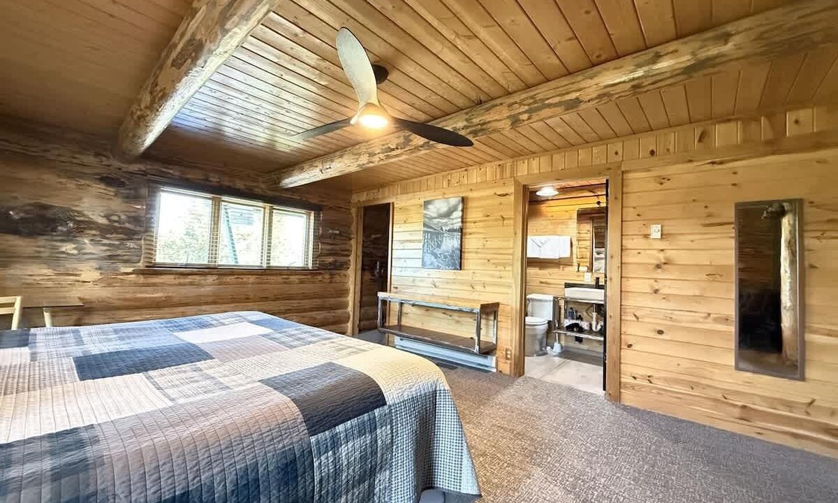 Photo of Bedroom in Island Park