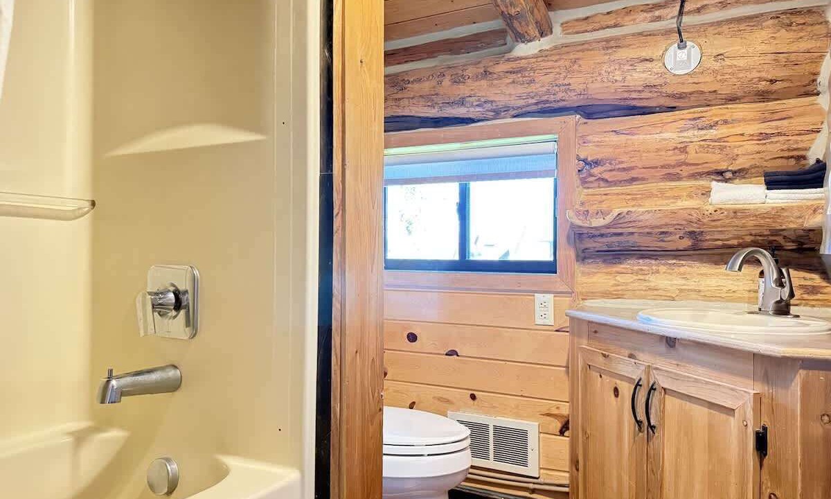 Photo of Bathroom in Island Park