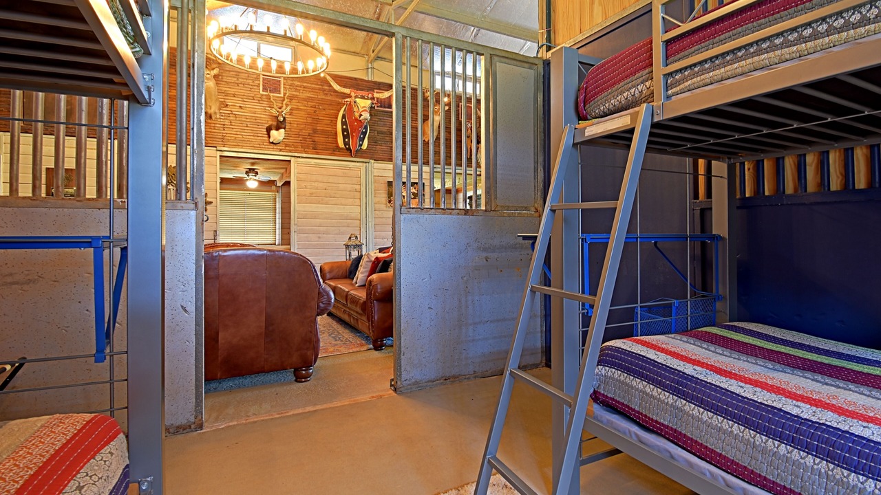 Photo of Bedroom in Waelder