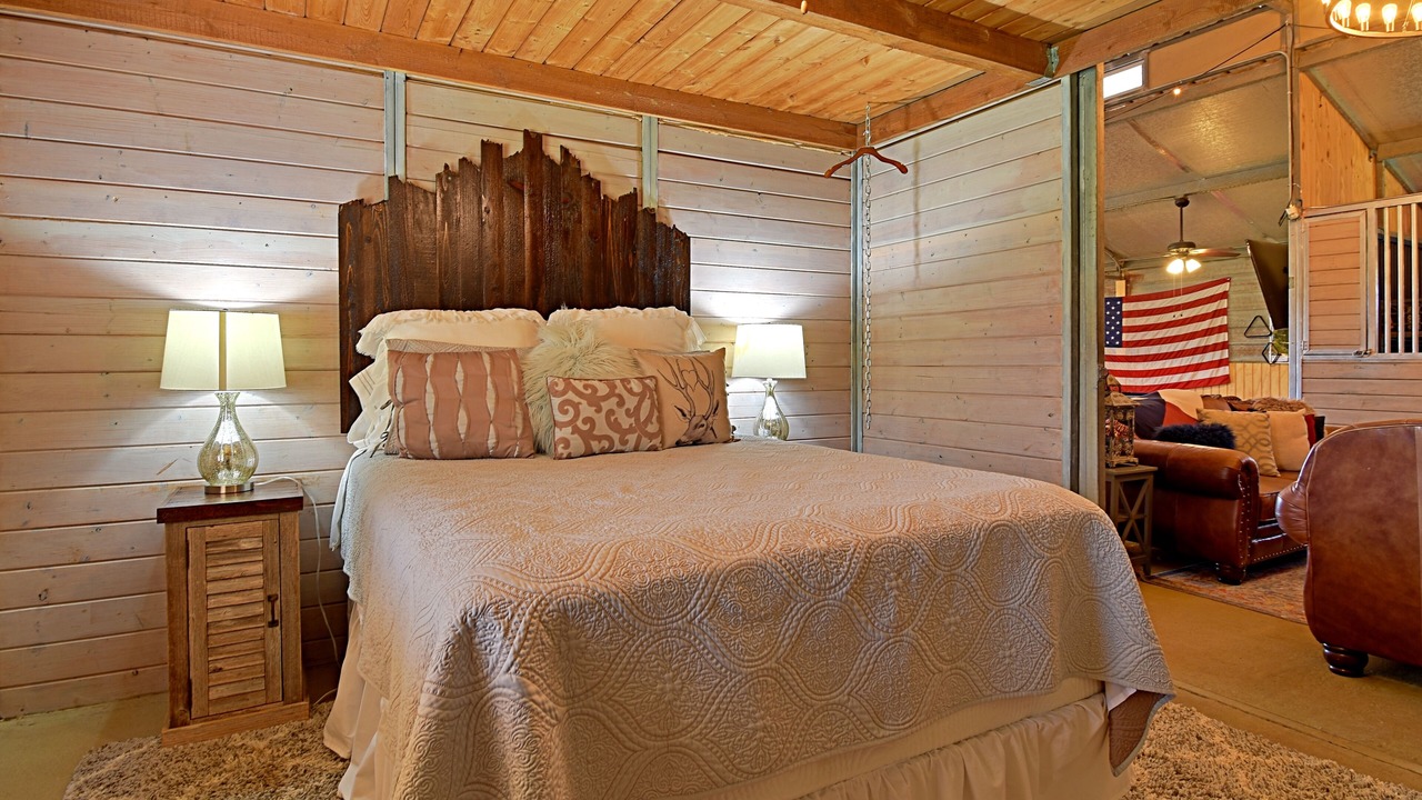 Photo of Bedroom in Waelder