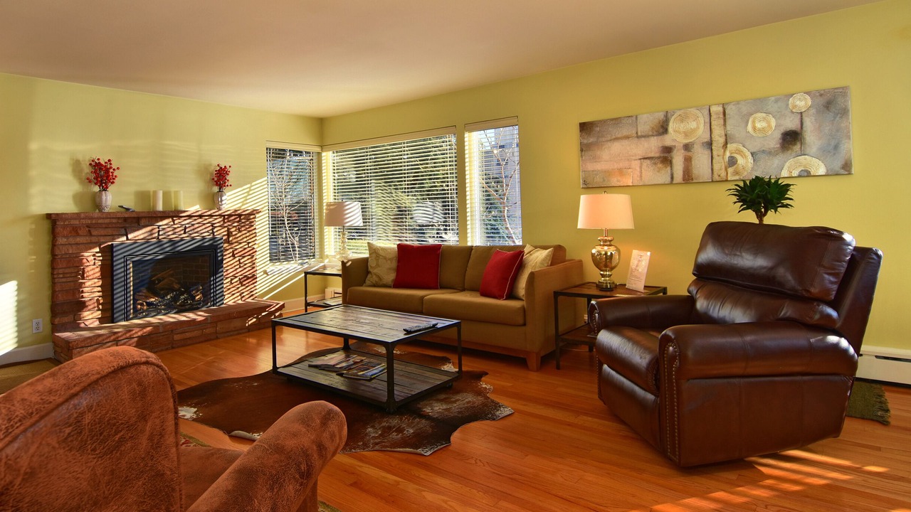 Photo of Livingroom in Lower Queen Anne