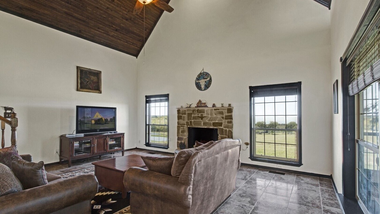 Photo of Livingroom in Farmersville