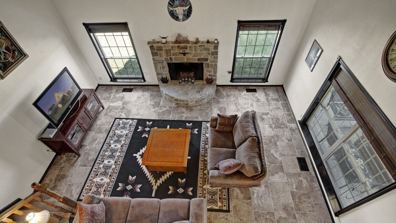 Photo of Livingroom in Farmersville