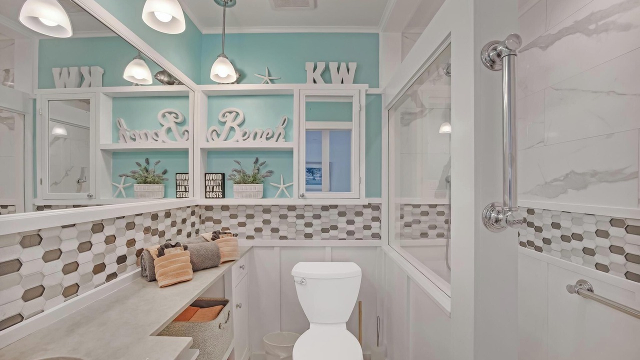 Photo of Bathroom in Truman Annex