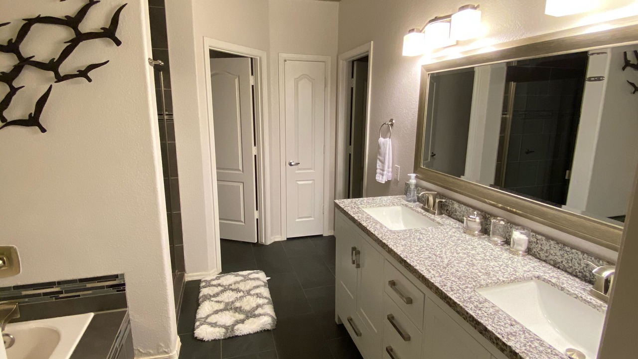 Photo of Bathroom in Arrowhead Lakes