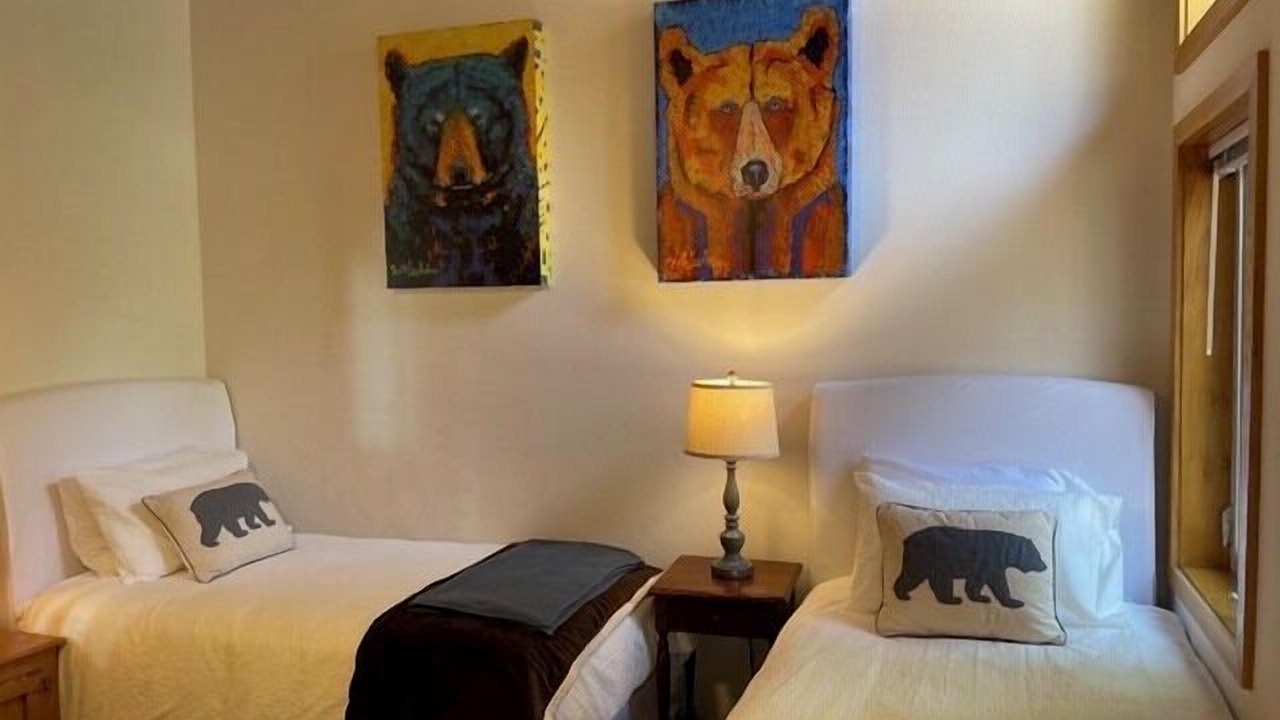 Photo of Bedroom in Lake Forest