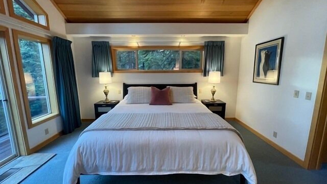 Photo of Bedroom in Lake Forest
