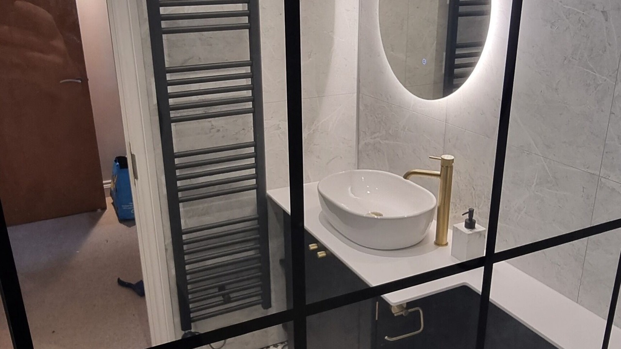 Photo of Bathroom in Tenby