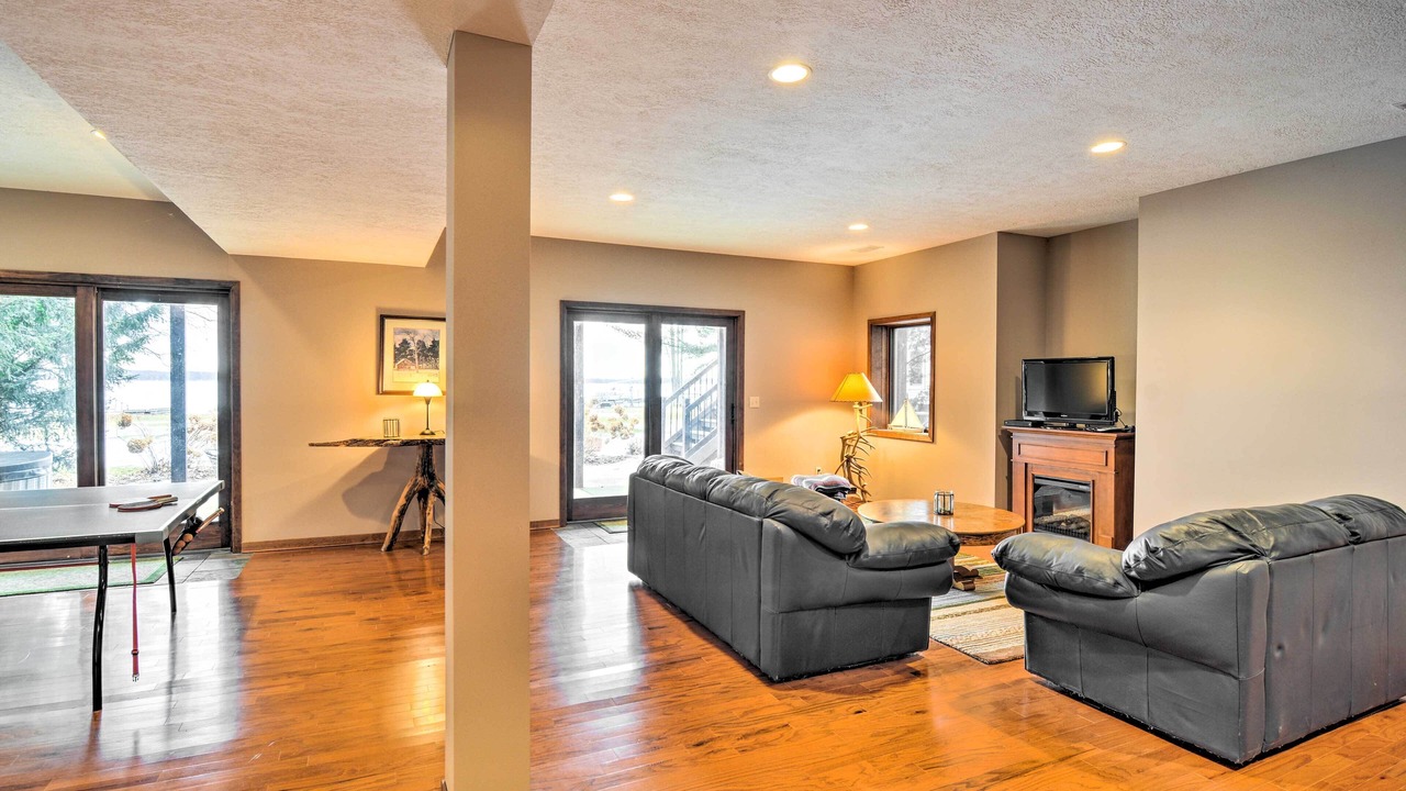 Photo of Livingroom in Higgins Lake