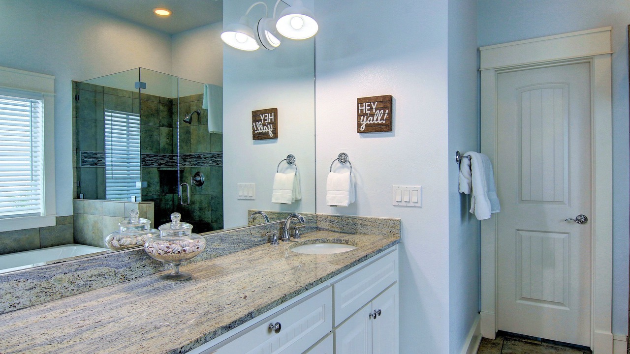 Photo of Bathroom in Cinnamon Shore