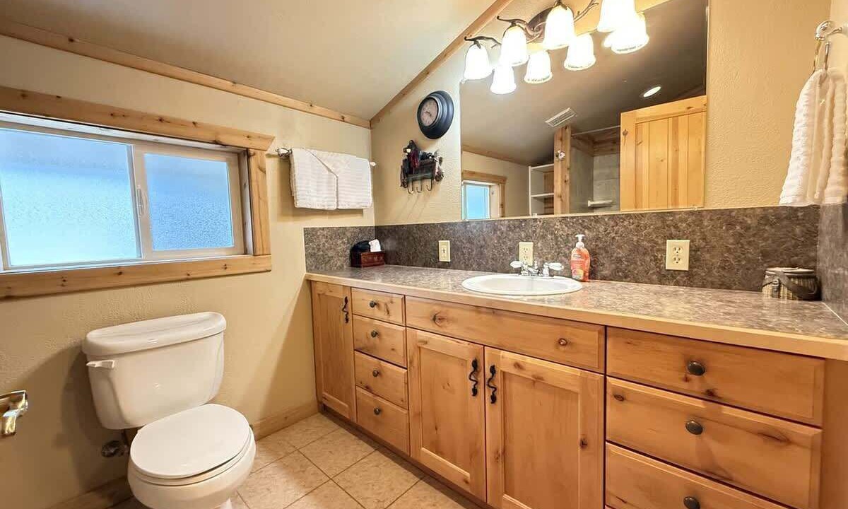 Photo of Bathroom in Island Park