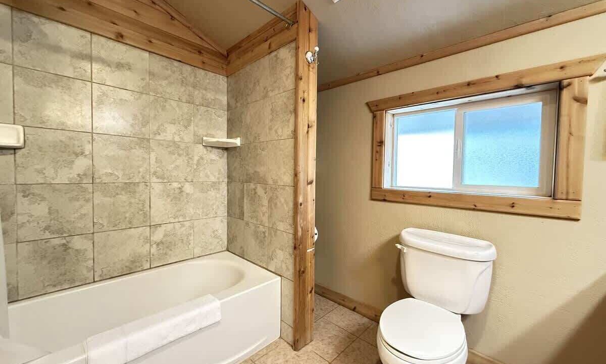 Photo of Bathroom in Island Park