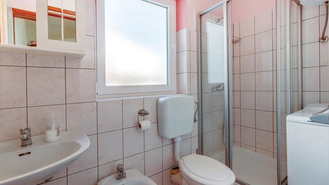 Photo of Bathroom in Cove Murtar