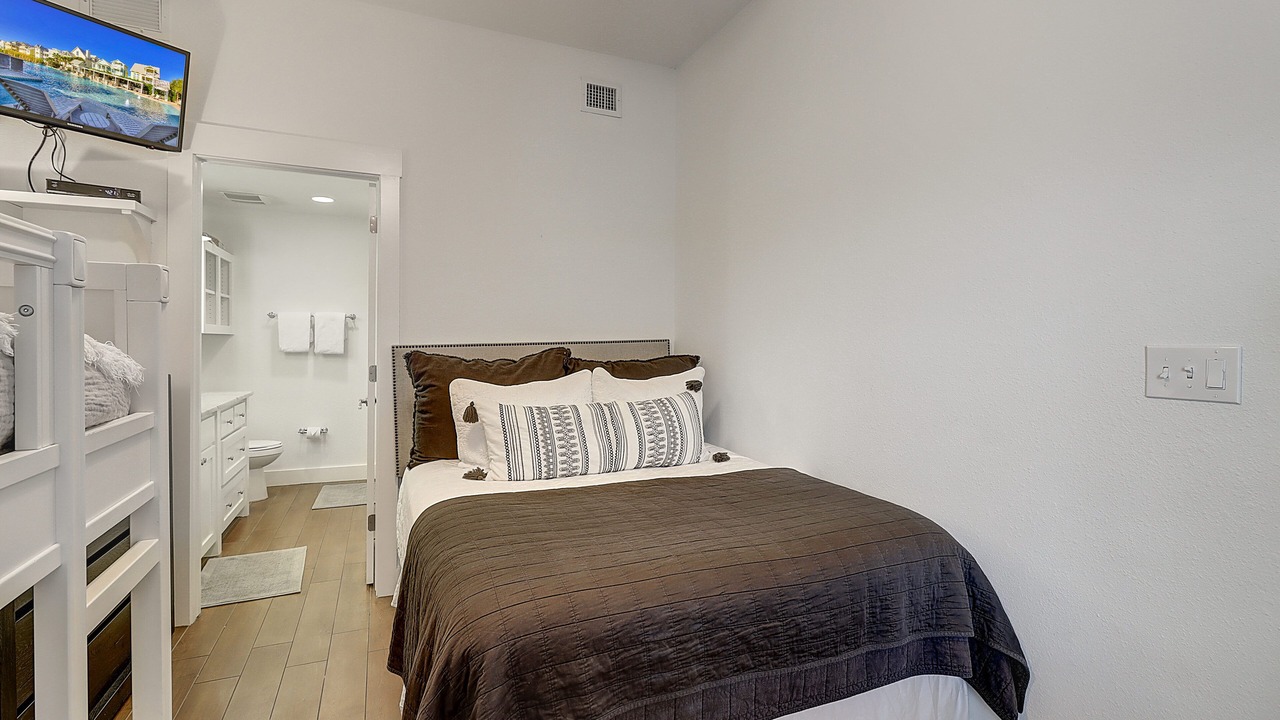 Photo of Bedroom in Cinnamon Shore
