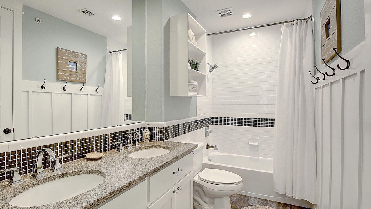Photo of Bathroom in Cinnamon Shore