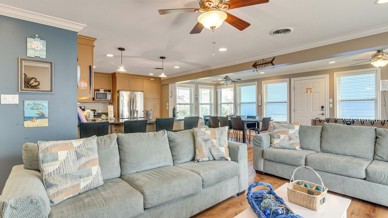Photo of Livingroom in Pirates Beach