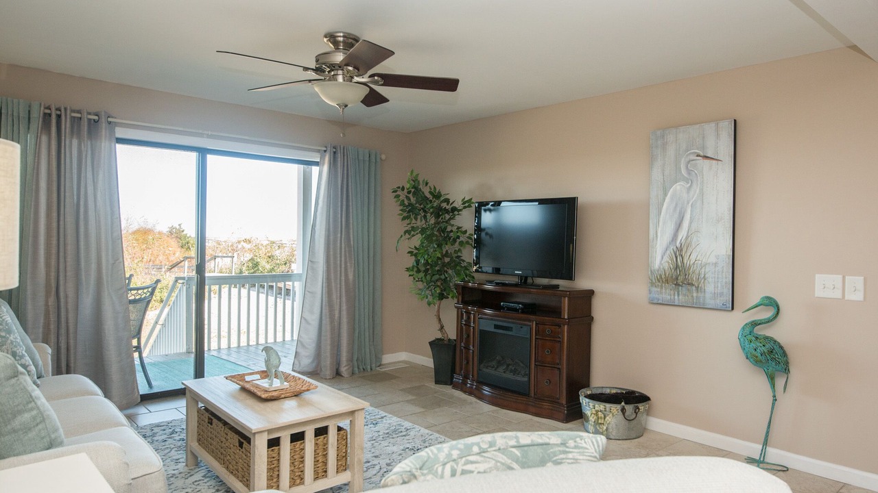 Photo of Livingroom in Oceanmarsh Subdivision