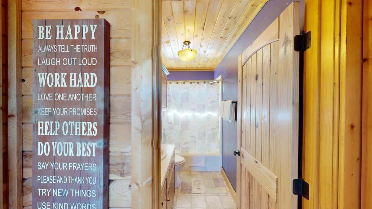 Photo of Bathroom in Island Park