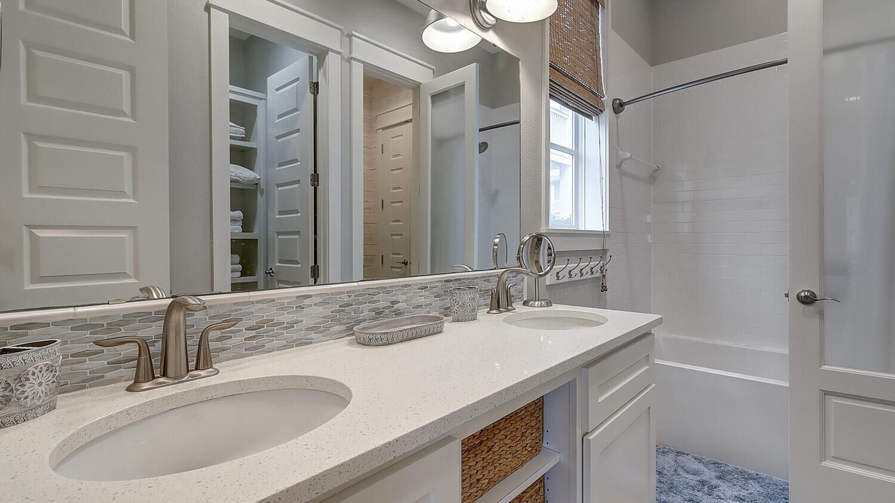 Photo of Bathroom in Cinnamon Shore