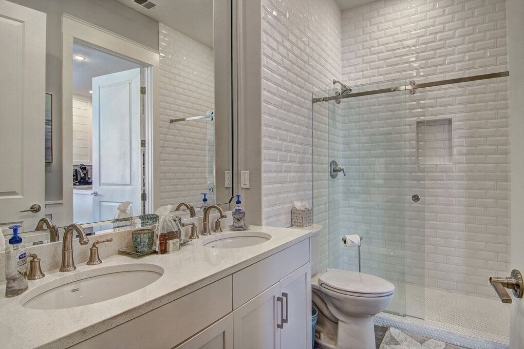 Photo of Bathroom in Cinnamon Shore
